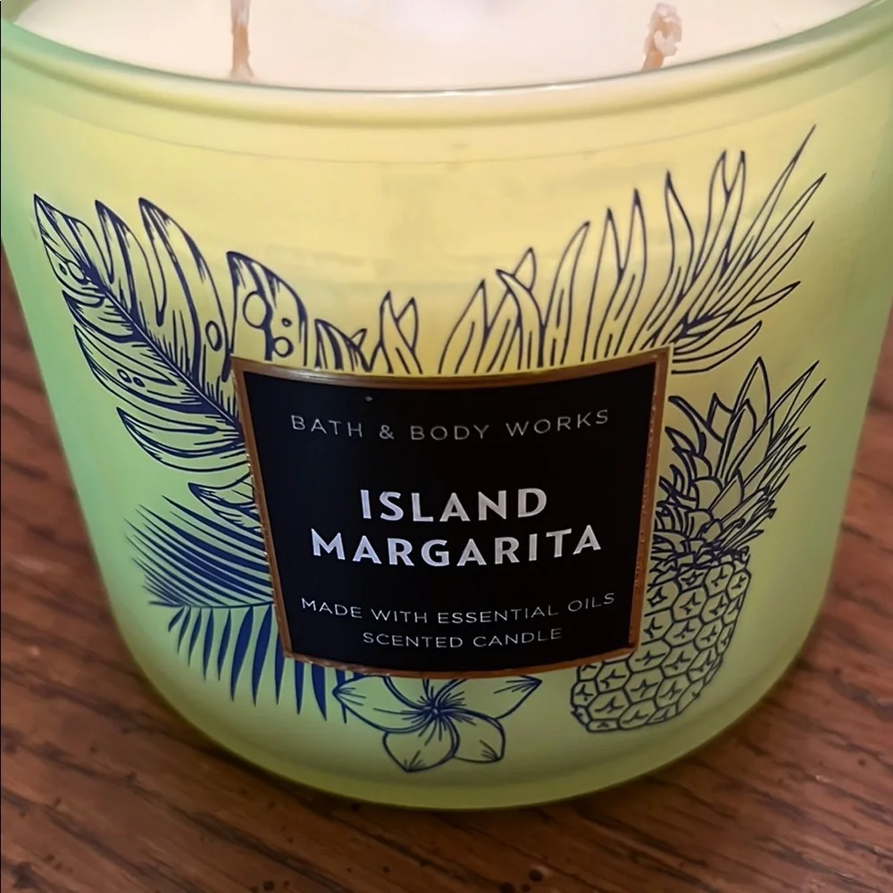 Bath & Body Works Island Margarita Candle -‎ Green - Picture 5 of 5